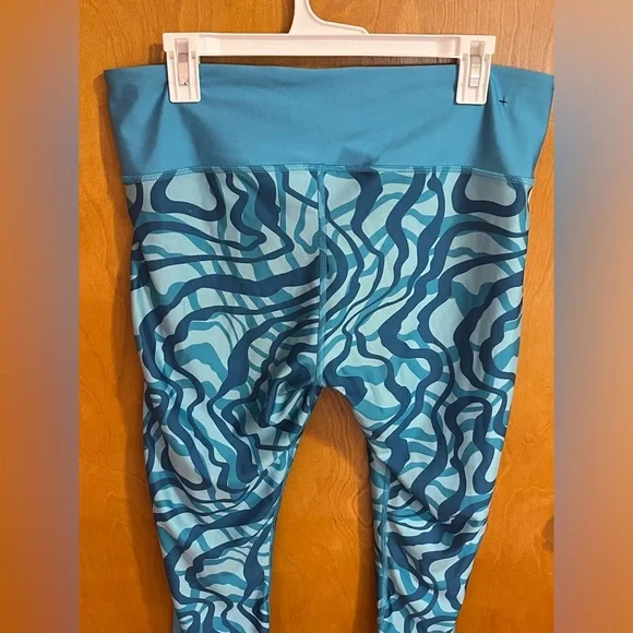 Under Armour EUC Compression Heat Gear Teal and Blue Leggings. Women’s size XL - Picture 7 of 13